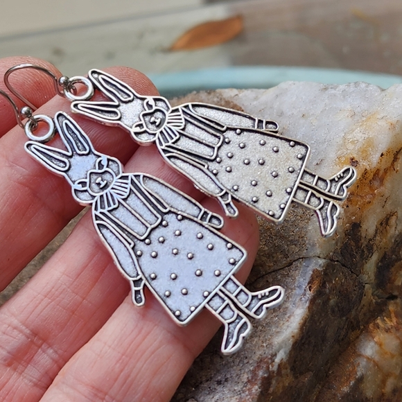 Boho Jewelry Silver Plated Bunny Victorian Rabbit Lightweight Earrings - Picture 8 of 9